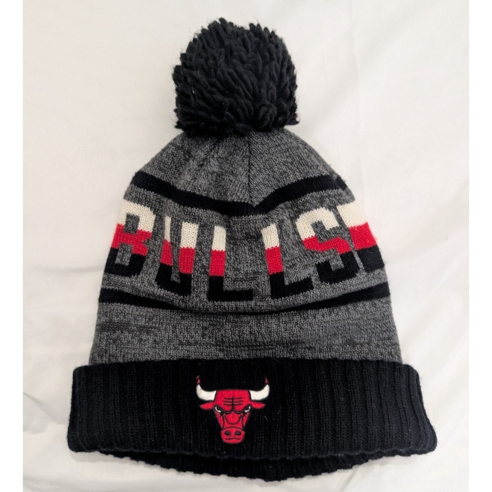 Mitchell & Ness Beanie Mens OSFM Grey Chicago Bulls Striped Pom Cuffed Knit Hat